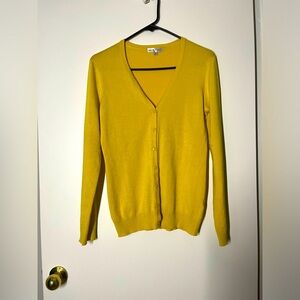 Fantastic Lite Sweater with Buttons down